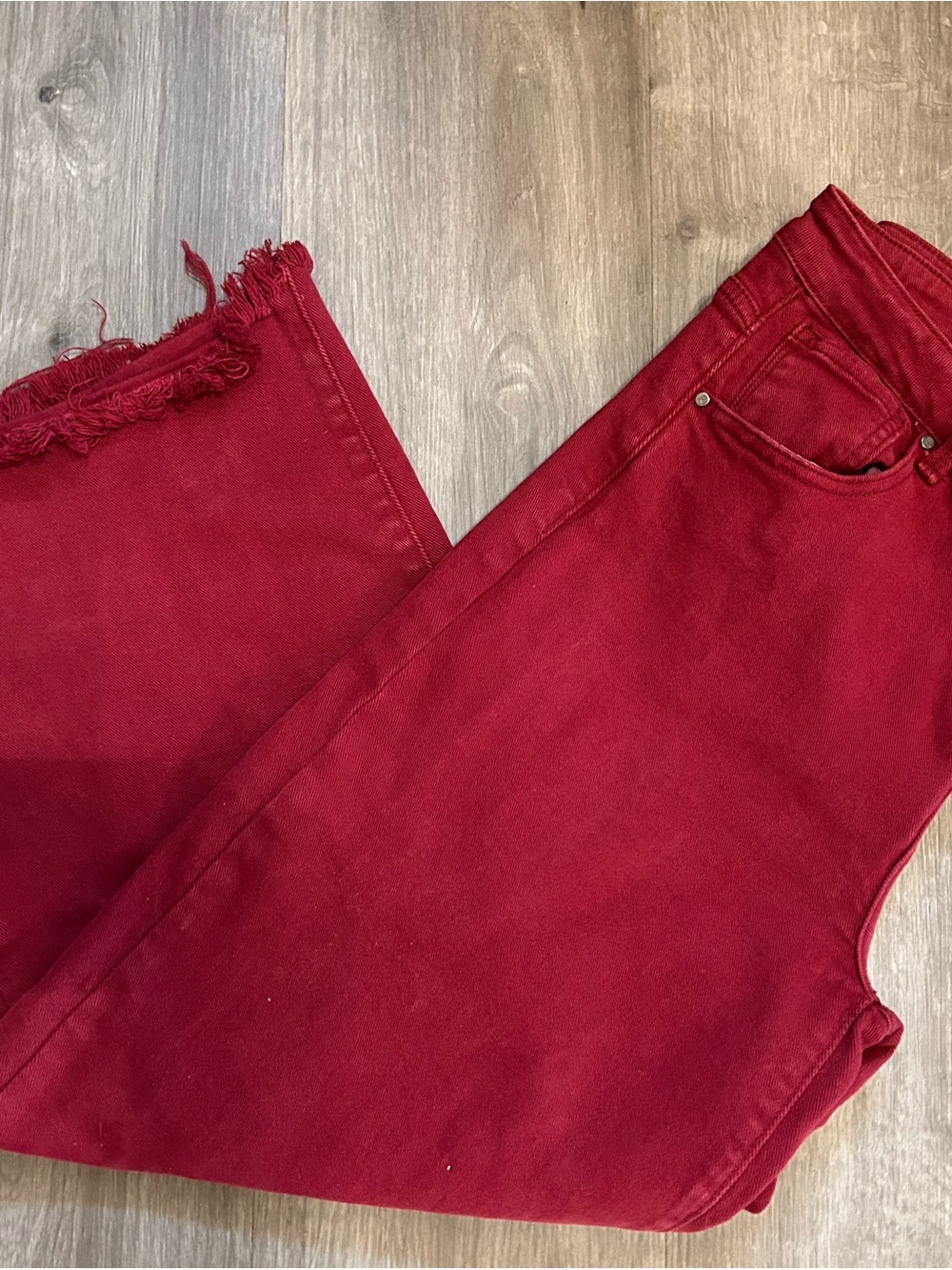 High-Rise Cropped Jeans in Burgundy Red